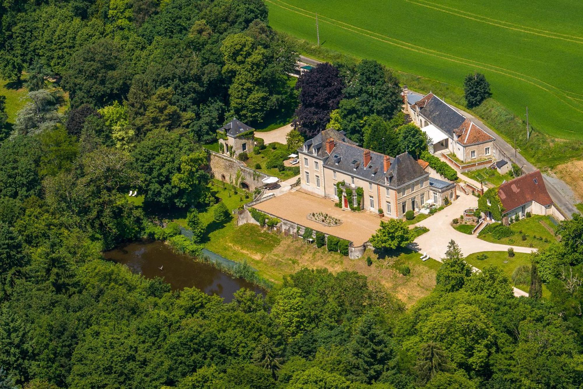 Chateau De La Huberdiere Nazelles-Negron Exterior photo